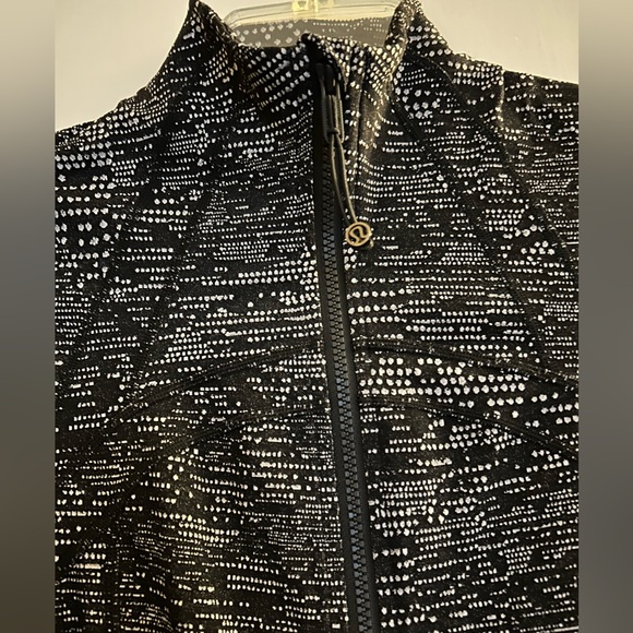 Lululemon Define Jacket in black and white print - Picture 4 of 7